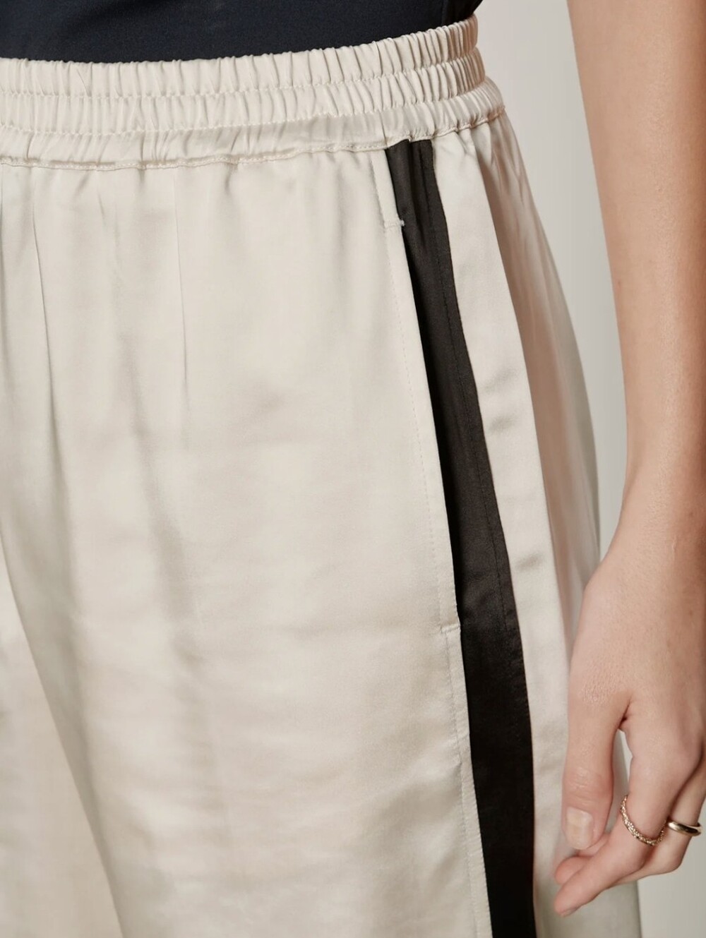 Sanctuary Satin Track Pants XS Ivory Black Stripe Relaxed Straight Sporty Luxe - Picture 5 of 14